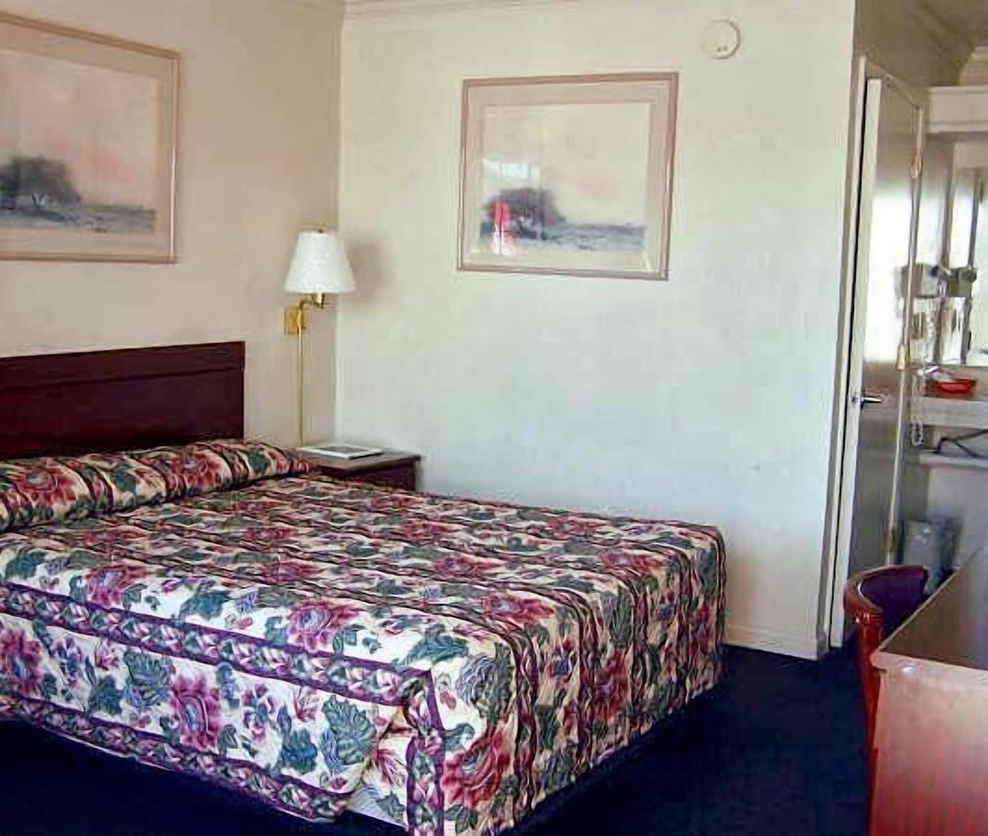 Economy Inn Monterey Сисайд Экстерьер фото