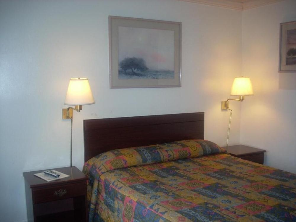 Economy Inn Monterey Сисайд Экстерьер фото
