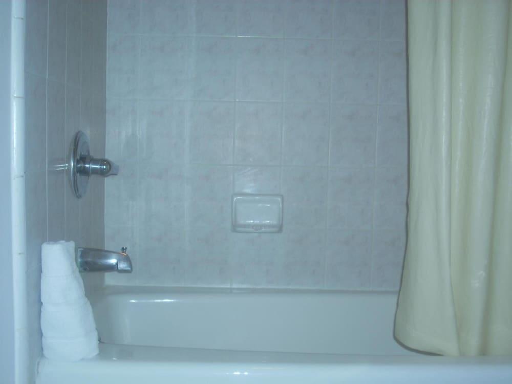 Economy Inn Monterey Сисайд Экстерьер фото